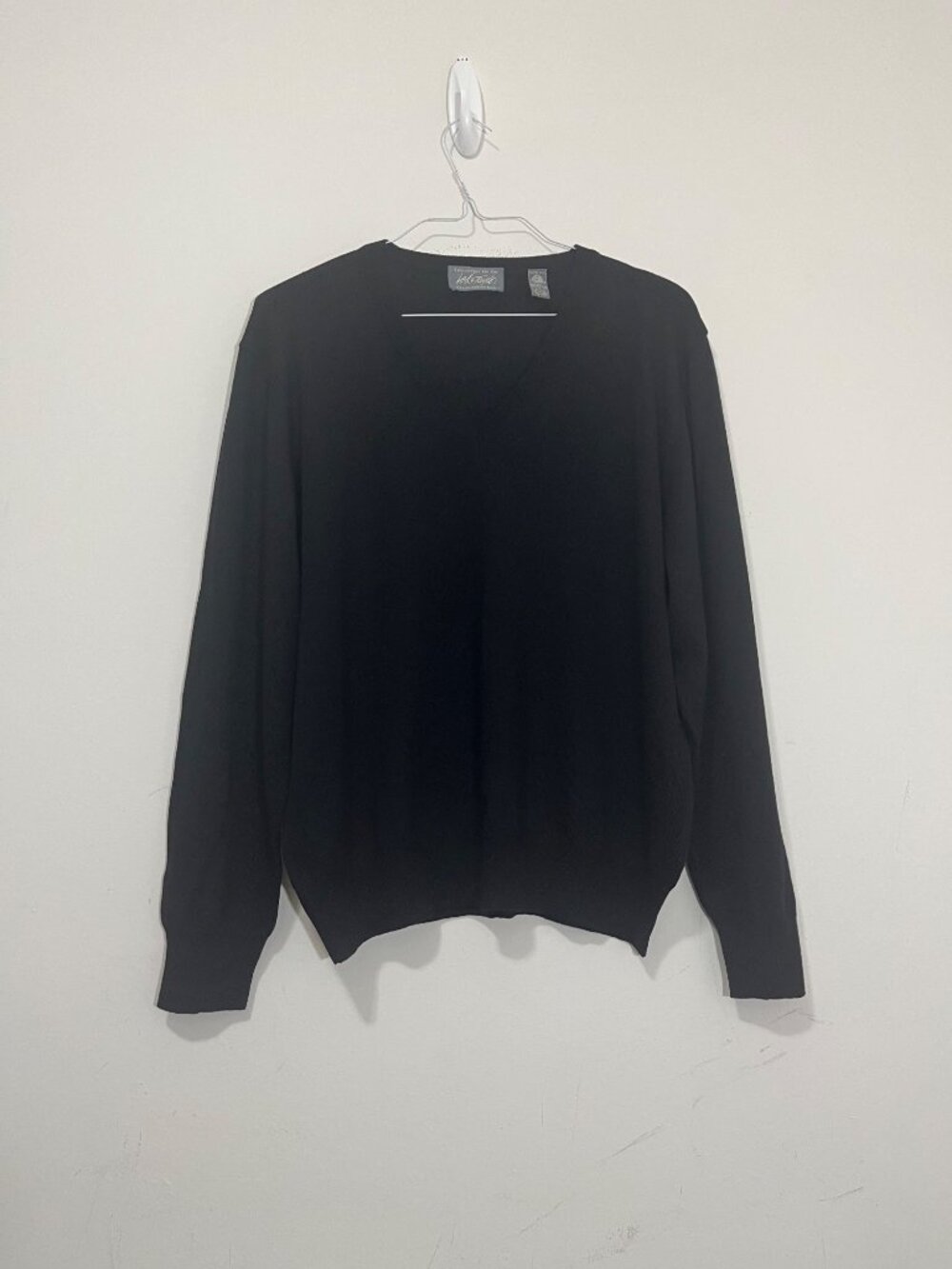 Vintage Lord and Taylor Black 100% Merino Wool Sweater Mens L V-Neck Pullover